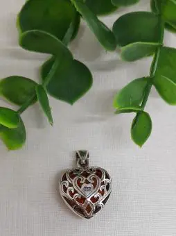 Pingente coração âmbar