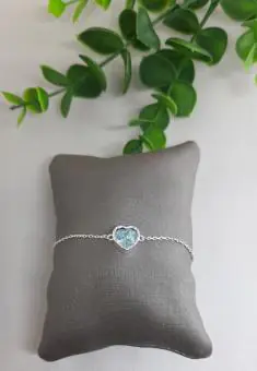 Pulseira coração zirconia azul claro