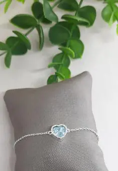 Pulseira coração zirconia azul claro