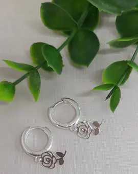 Brinco argolinha click pingente flor