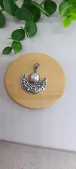 Pingente meia lua e perola