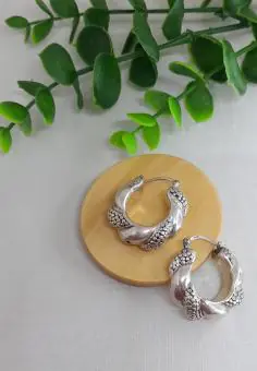 Brinco eletroformação torcido