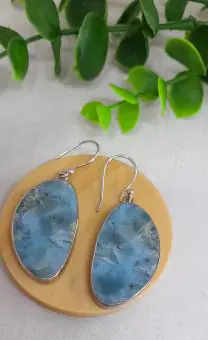 Brinco anzol pedra larimar