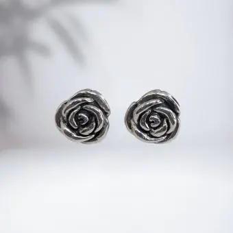 Brinco flor eletroformação