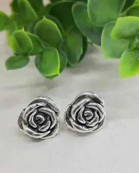 Brinco flor eletroformação
