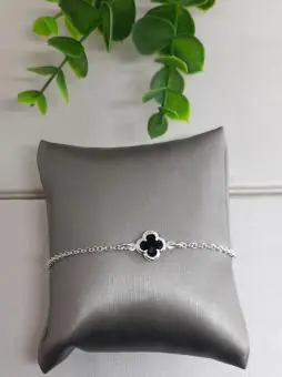 Pulseira trevo pedra zirconia preta