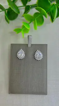 Brinco gota cravejado zirconia