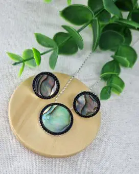 Conjunto pingente e brinco pedra abalone e zirconia Black