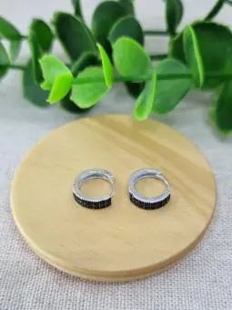 Brinco click zirconia negra M