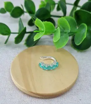 Piercing  fake zirconia verde
