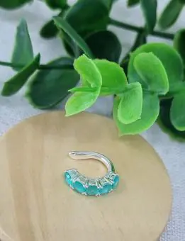 Piercing  fake zirconia verde