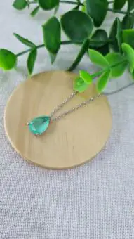 Colar gota verde fusion