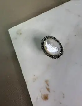 Anel medreperola oval e marcassita