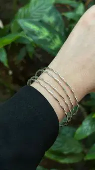 Pulseira aro torcido fino  sem fecho