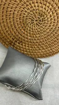 Pulseira aro torcido fino  sem fecho