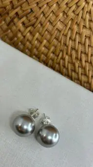 Brinco  Perola Shell  cinza