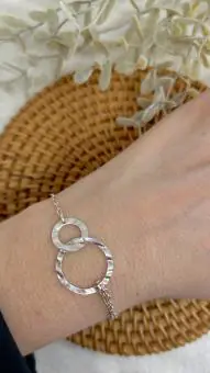 Pulseira dois elos vazados martelado prata branca