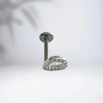 Piercing tragus gota cravejada