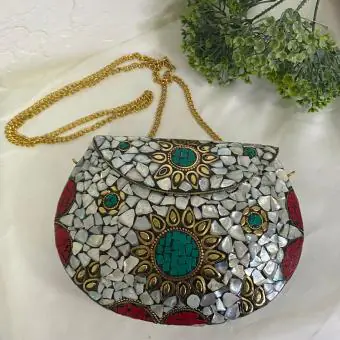Bolsa madrepérola flor dourada