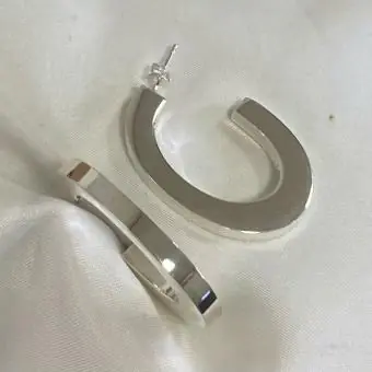 Brinco meia argola lisa eletroformação