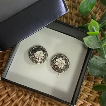 Brinco boho botão
