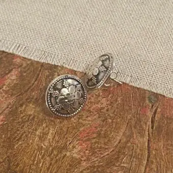 Brinco boho botão