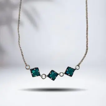Colar choker três zircônias verdes - Código 682