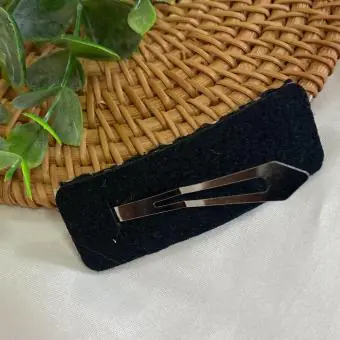 Tictac retangular tweed preto e branco aplicação chaton