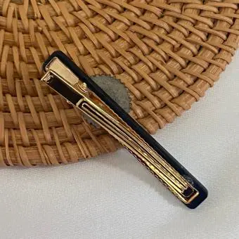 Bico de pato preto aplicação pérola