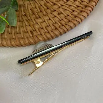 Bico de pato preto aplicação pérola