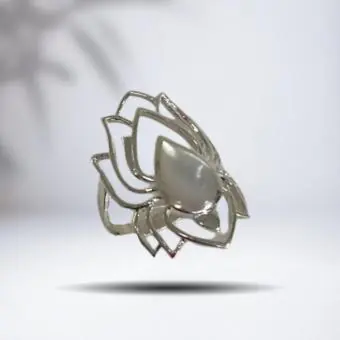 Anel flor de lótus vazada madrepérola gota central