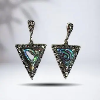 Brinco triangular marcassita e centro abalone - Código 798