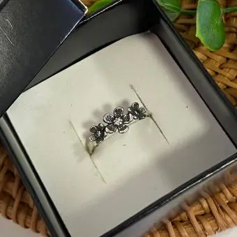 Anel três flores zircônia miolo
