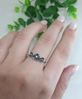 Anel três flores zircônia miolo