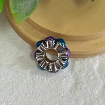 Berloque separador esmaltado rosa e azul