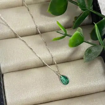 Colar ponto de luz gota zircônia verde