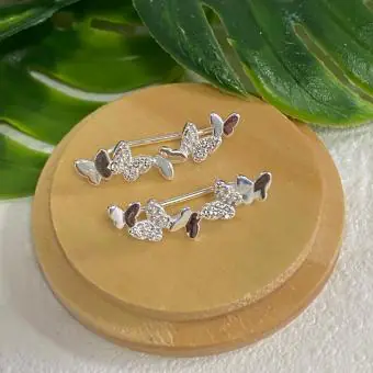 Brinco ear cuff borboletas lisas e cravejadas